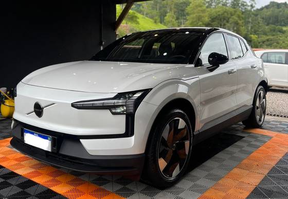 VOLVO EX30 69 KW ELÉTRICO PLUS